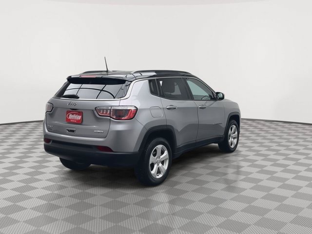 Used 2020 Billet Silver Metallic Clearcoat Jeep Latitude image 34