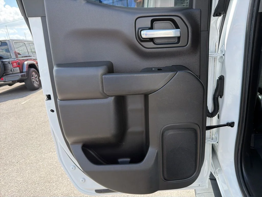 Used 2021 White Chevrolet Custom image 20