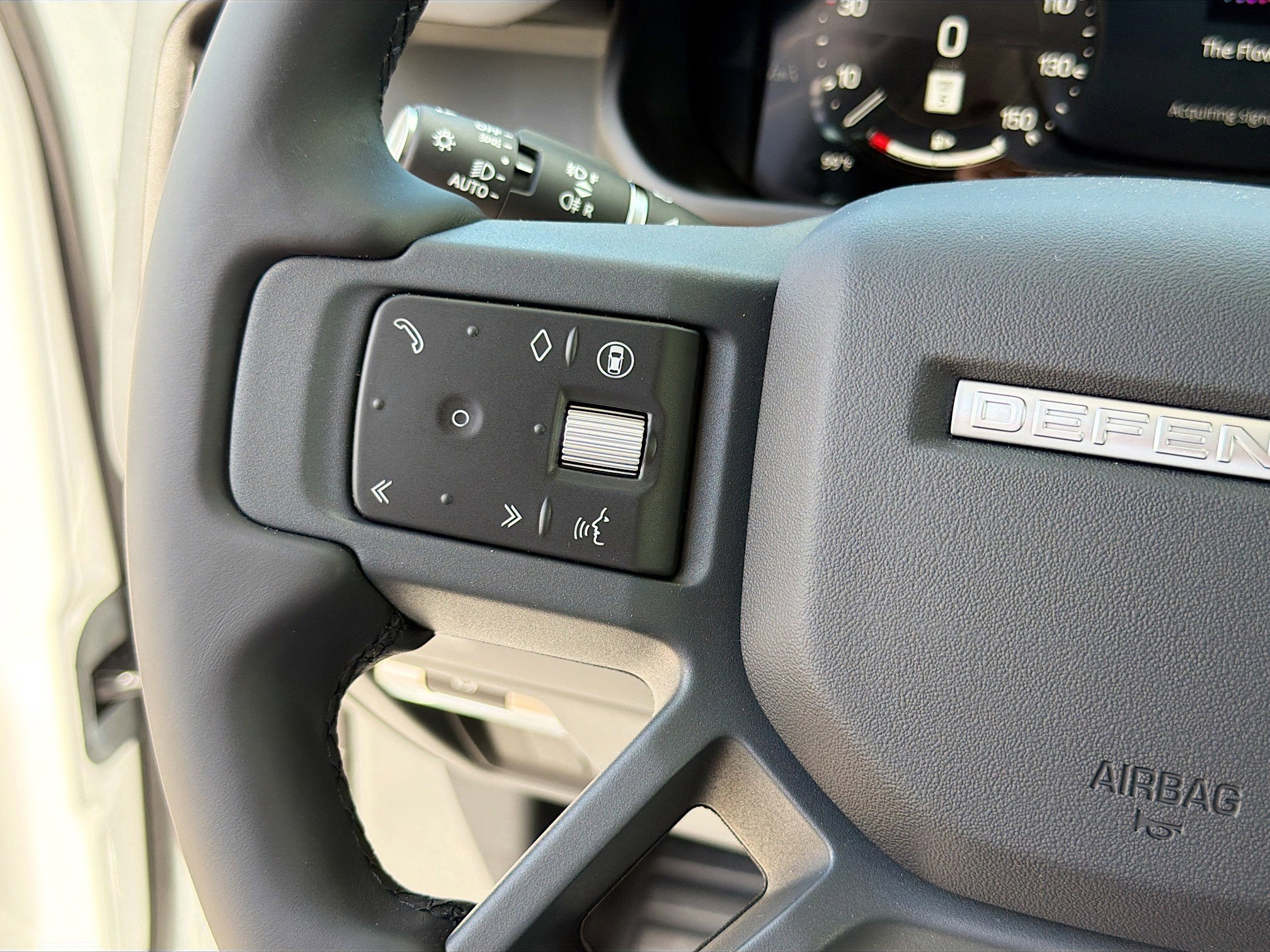 New 2026 Fuji White Land Rover X-Dynamic SE image 39