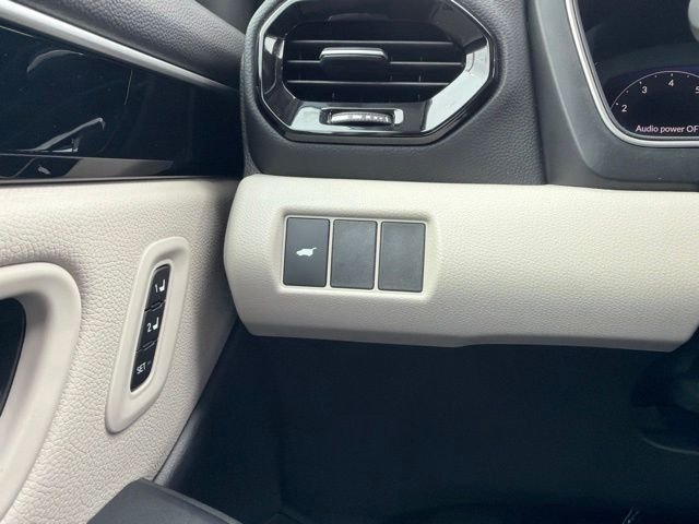 Certified Used 2026 Solar Silver Metallic Honda EX-L image 22