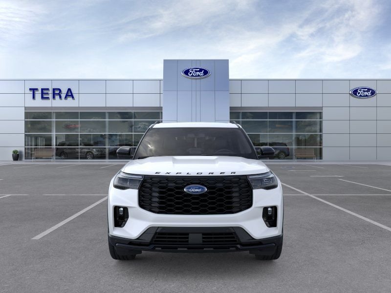 New 2026 Star White Metallic Tri-Coat Ford ST-Line image 6