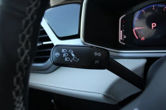 2025 Volkswagen Taos SEL - Photo 10