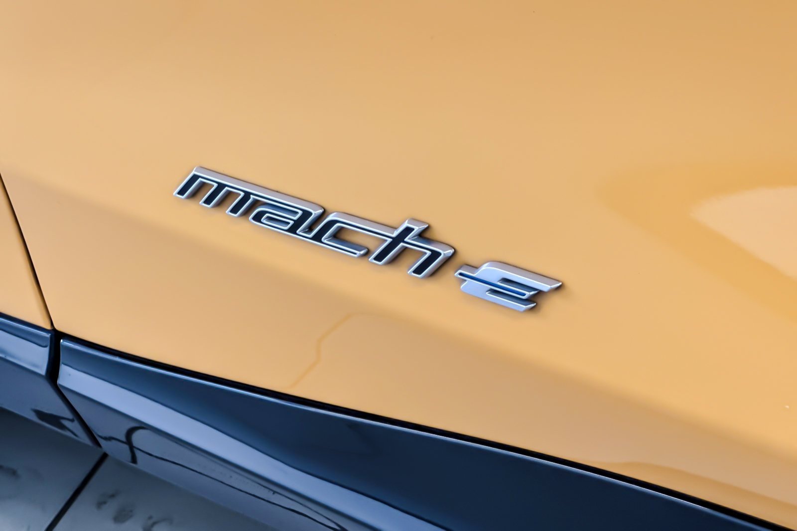 Certified Used 2023 Cyber Orange Metallic Tricoat Ford Premium image 28