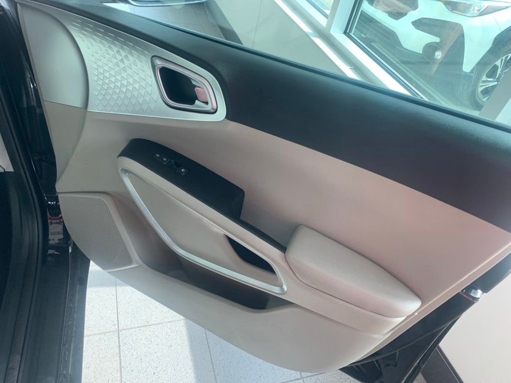 Used 2025 Black Kia LX image 21