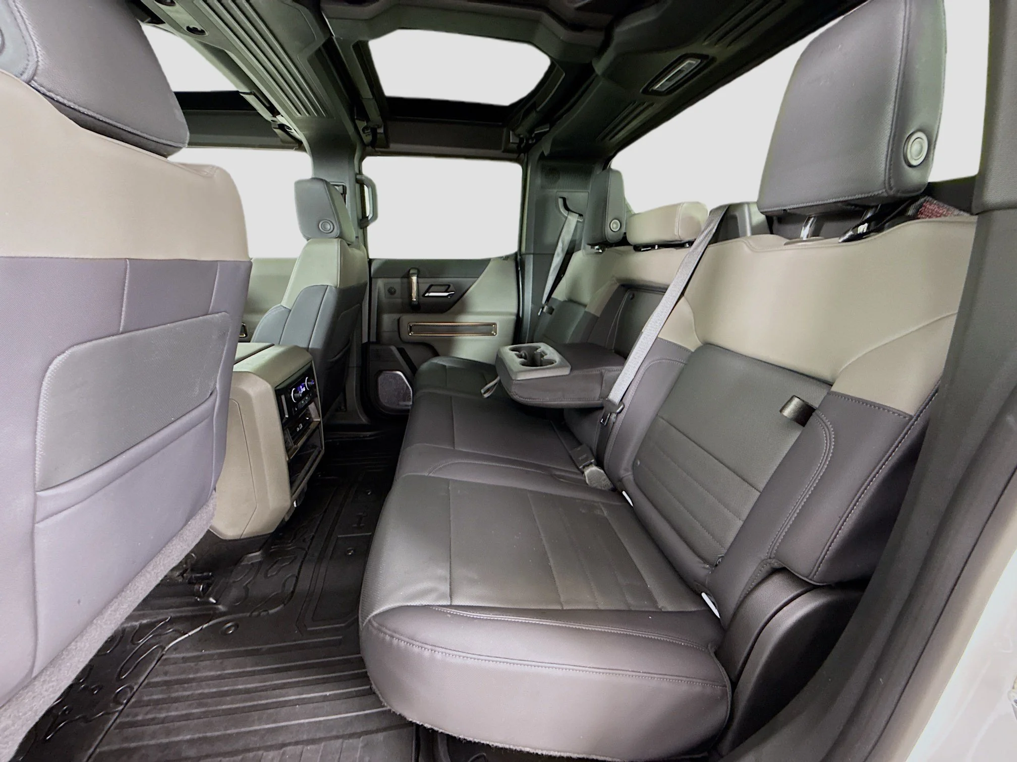 Used 2025 Interstellar White GMC 2X image 28
