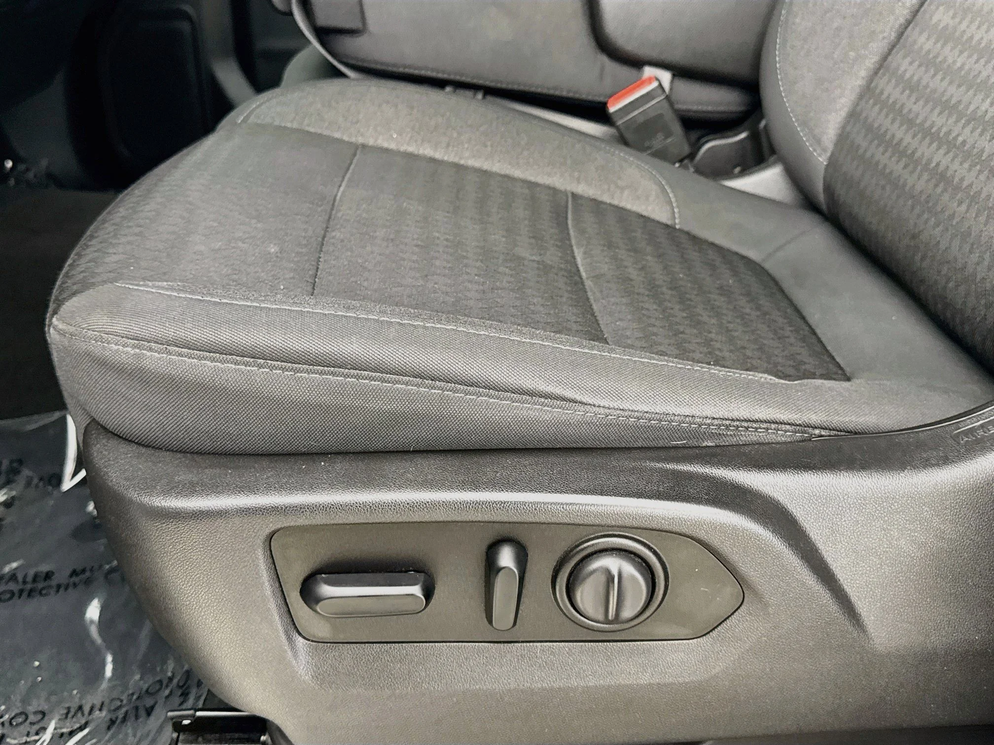 Used 2021 SUMMIT WHITE GMC SLE image 21