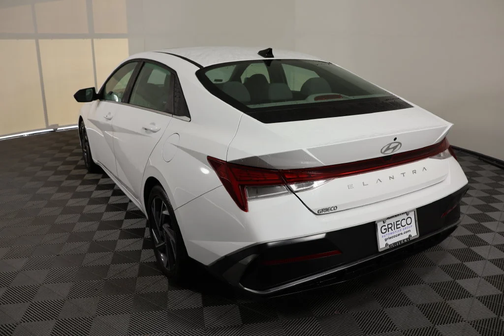 Certified Used 2025 White Hyundai SEL Convenience image 6