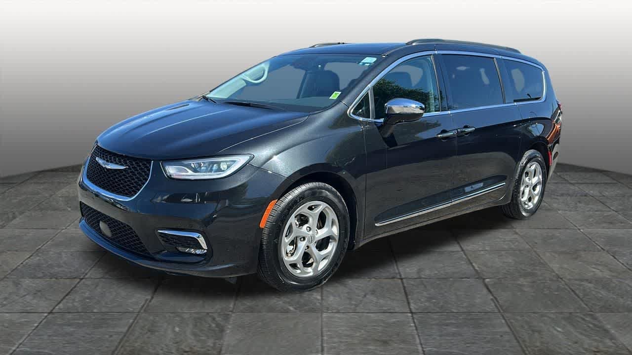 2023 Chrysler Pacifica Limited's photo