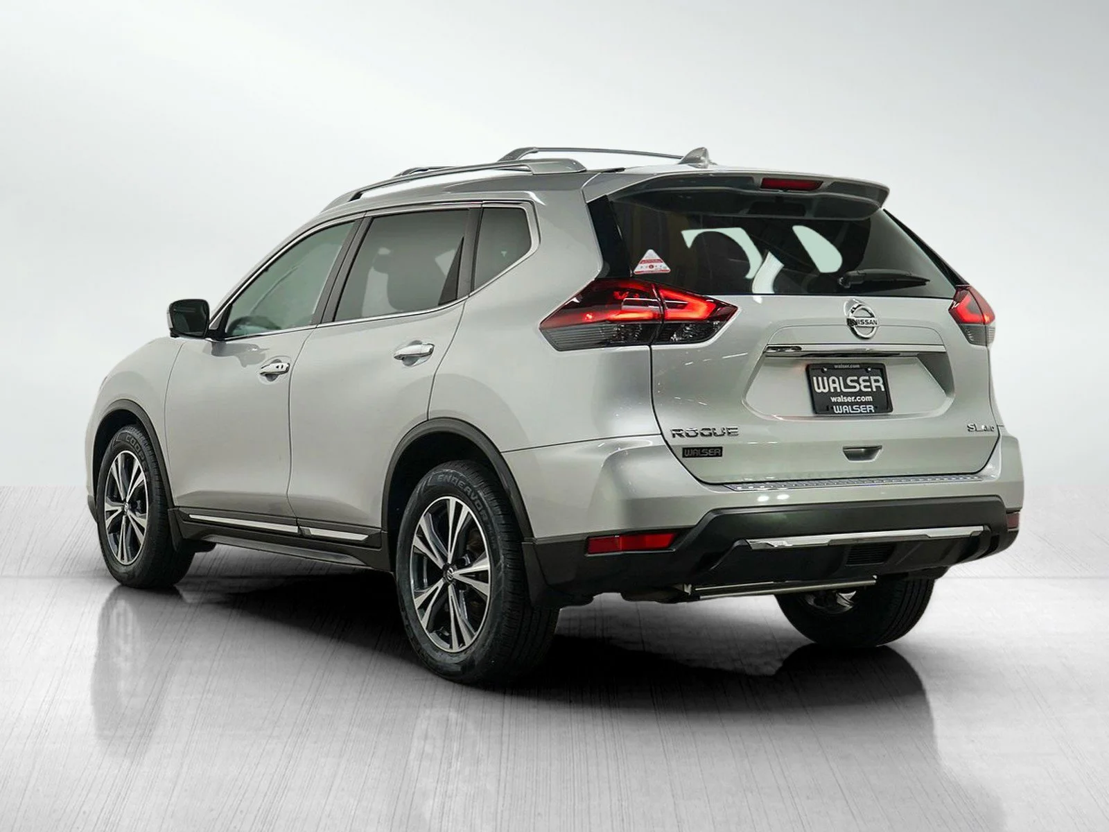 Used 2018 Brilliant Silver Nissan SL image 3