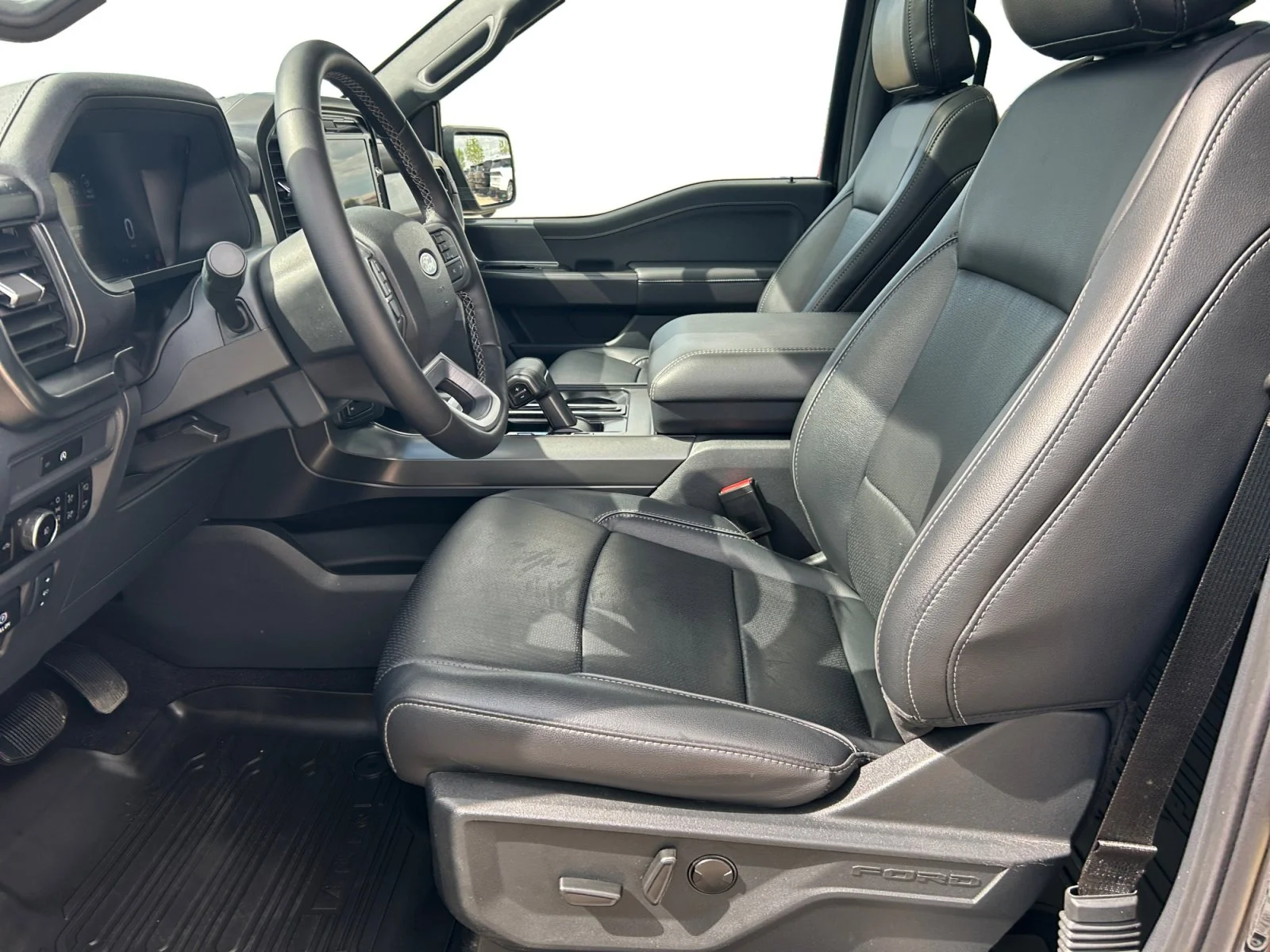Used 2025 BLACK Ford LARIAT SuperCrew   **New Arrival** image 14