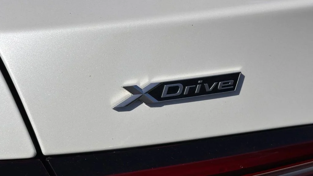 Used 2025 Mineral White Metallic BMW 530i xDrive image 9