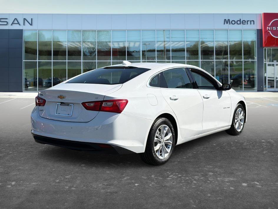 Used 2024 Summit White Chevrolet LT image 4