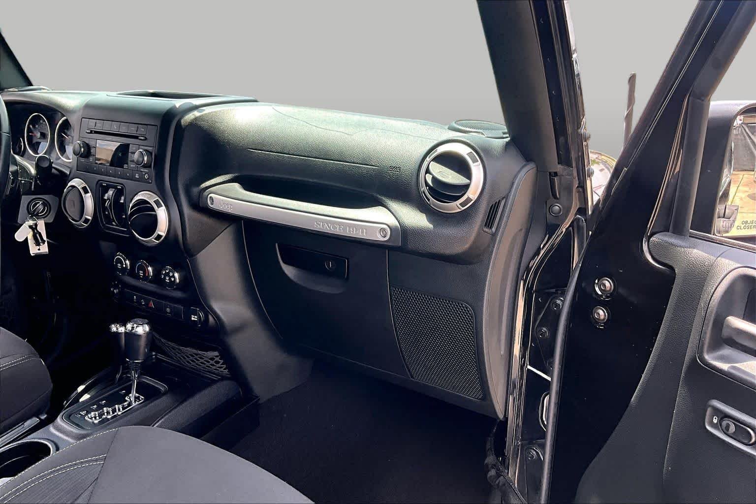 Used 2017 Black Clearcoat Jeep Sahara image 17