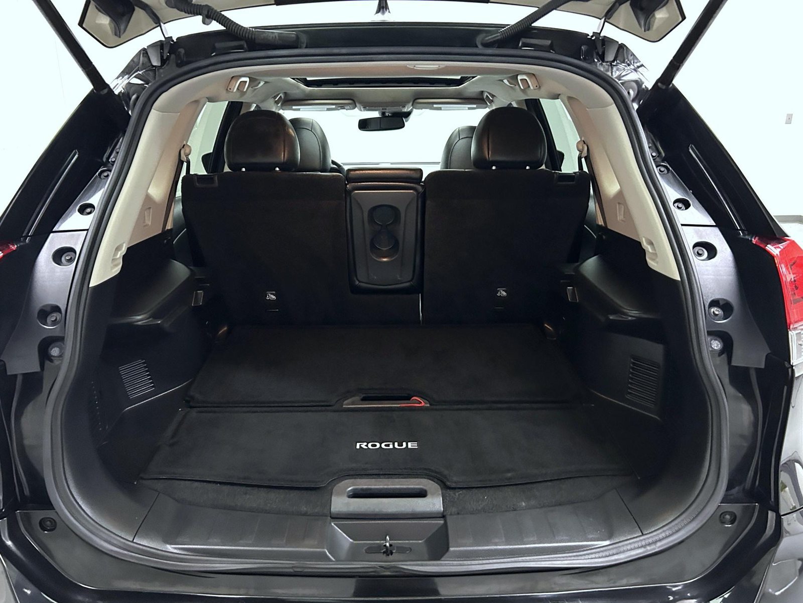 Used 2019 Black Nissan SL image 21