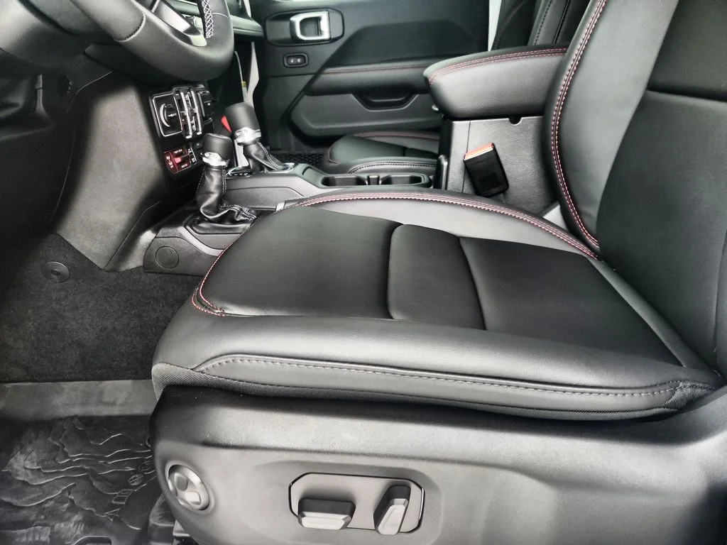 New 2026 Bright White Clearcoat Jeep Rubicon image 20
