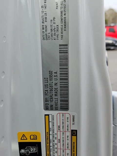 New 2026 Bright White Clear-Coat Exterior Paint Jeep Rubicon image 28