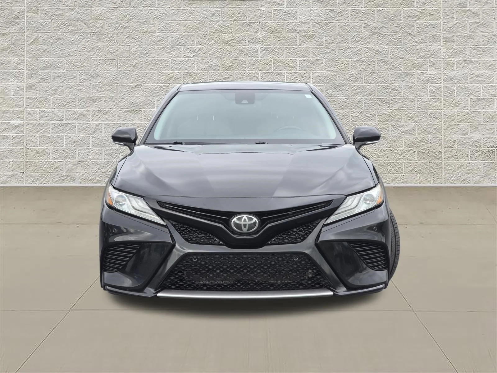 Used 2018 Toyota Camry XSE with VIN 4T1B61HK1JU039432 for sale in Whitehall, OH
