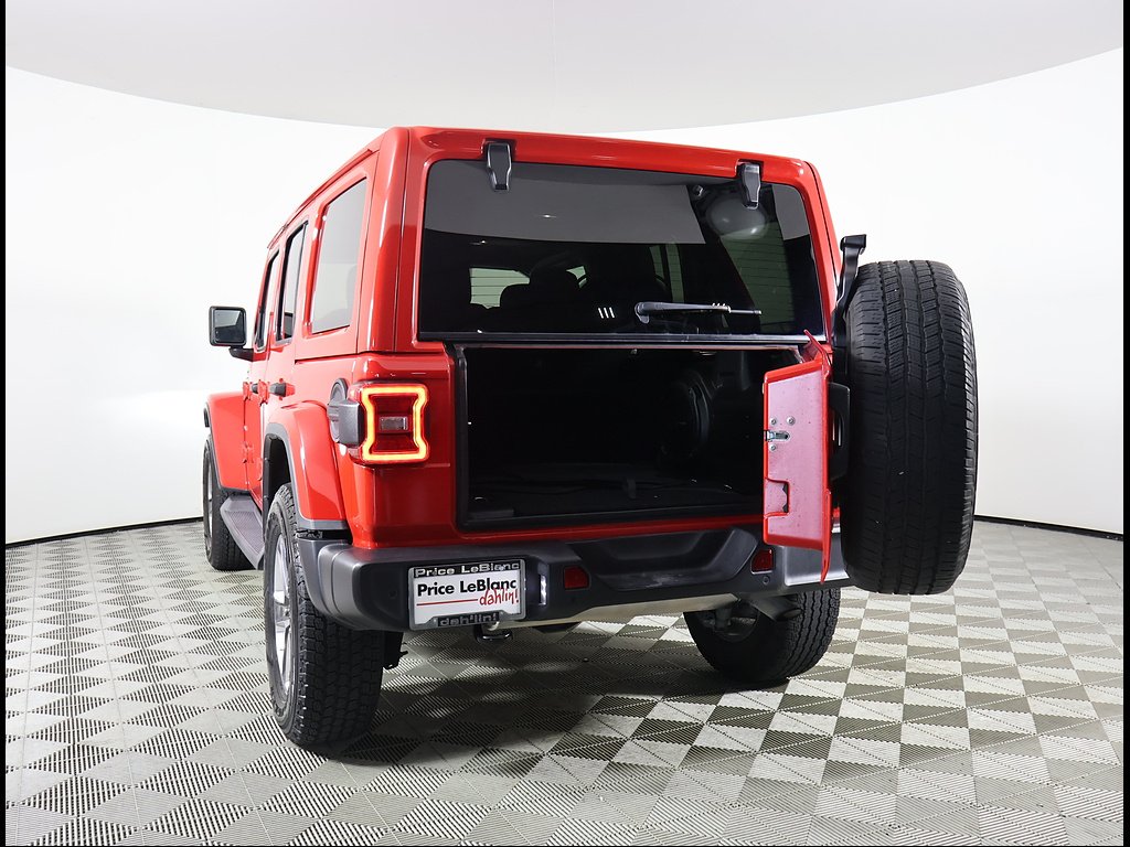 Used 2019 RED Jeep Sahara image 12