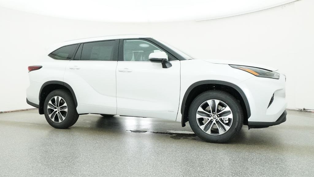 New 2026 Wind Chill Pearl Toyota Hybrid XLE image 11