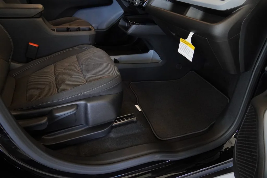 New 2027 Mosaic Black Metallic Chevrolet LT image 24