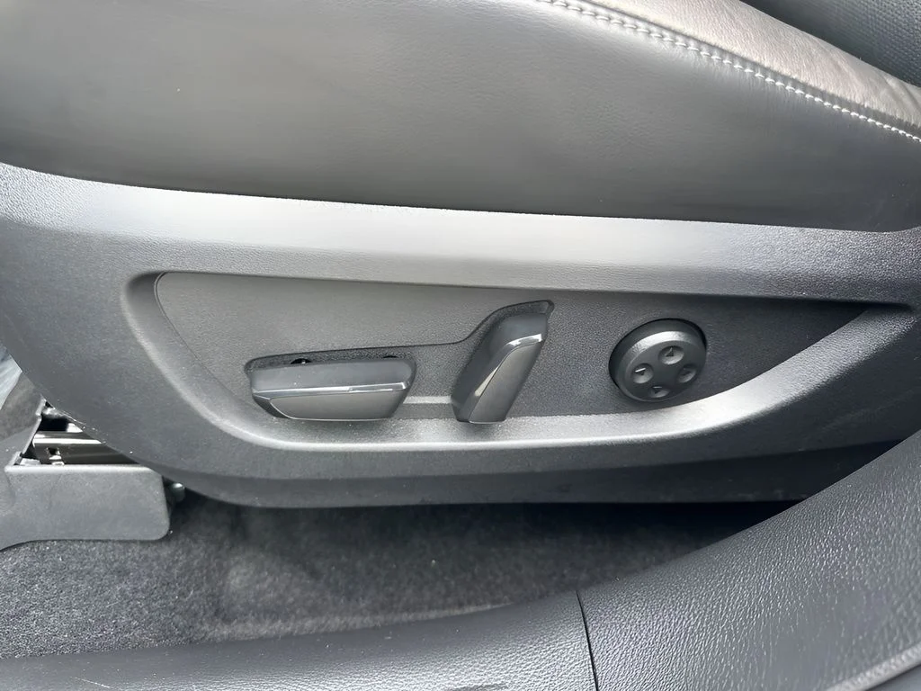 Used 2023 Gray INFINITI LUXE image 10