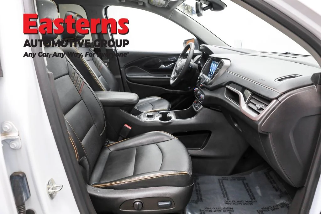 Used 2022 White GMC AT4 image 26