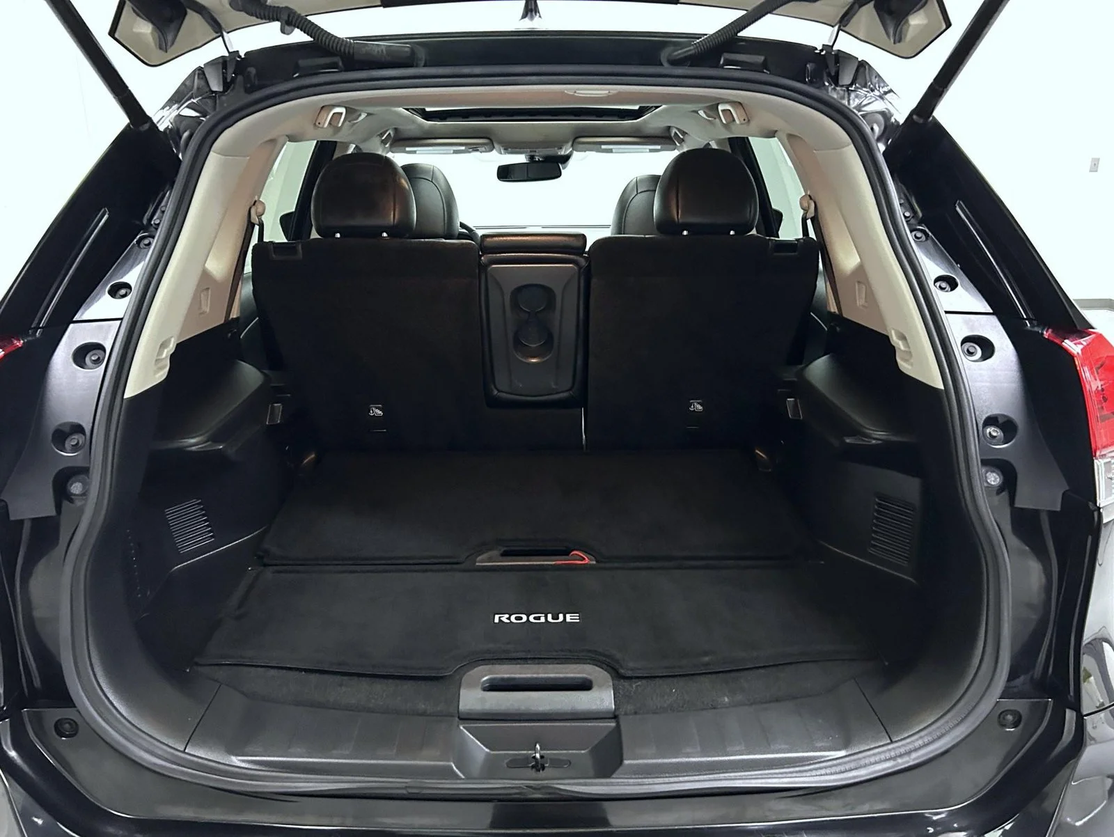 Used 2019 Black Nissan SL image 21
