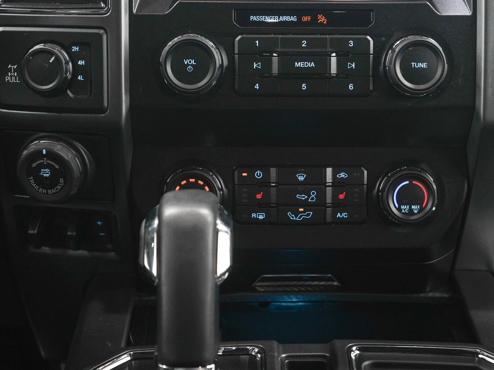 Used 2019  Ford xlt image 19
