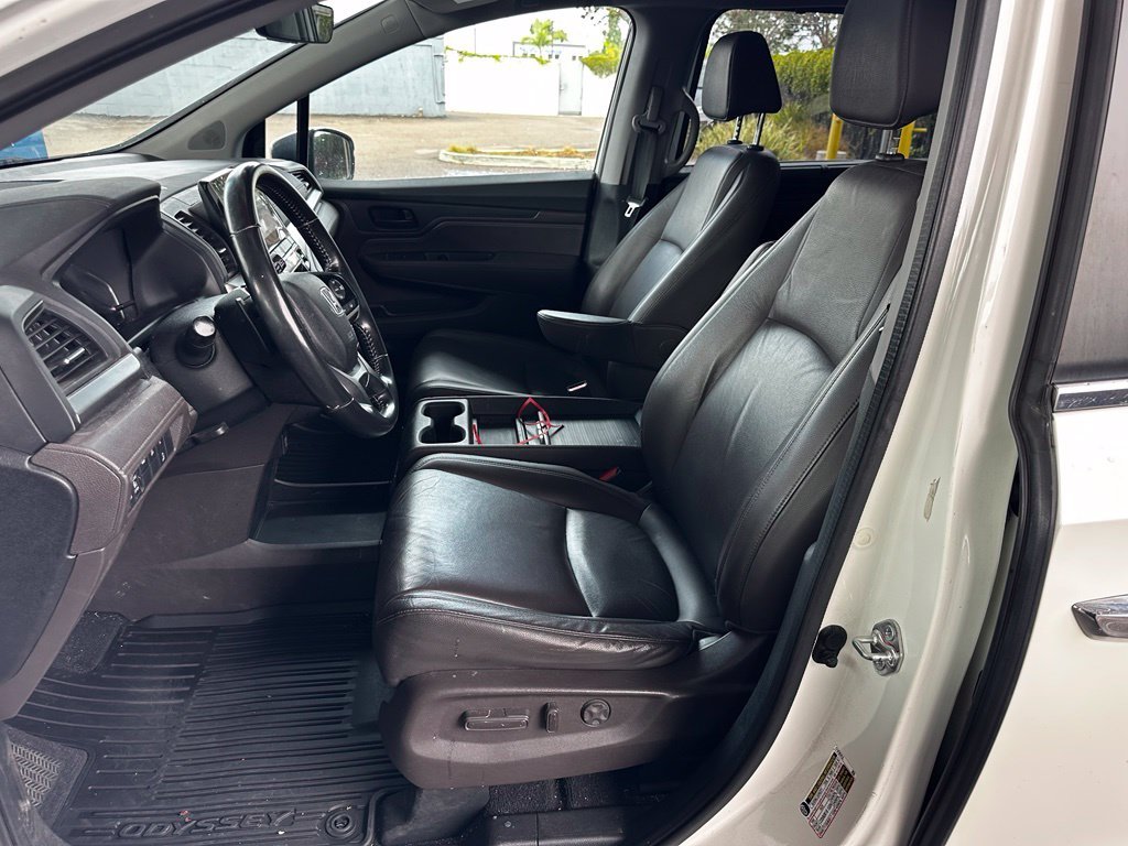 Used 2018 White Diamond Pearl Honda EX-L image 23