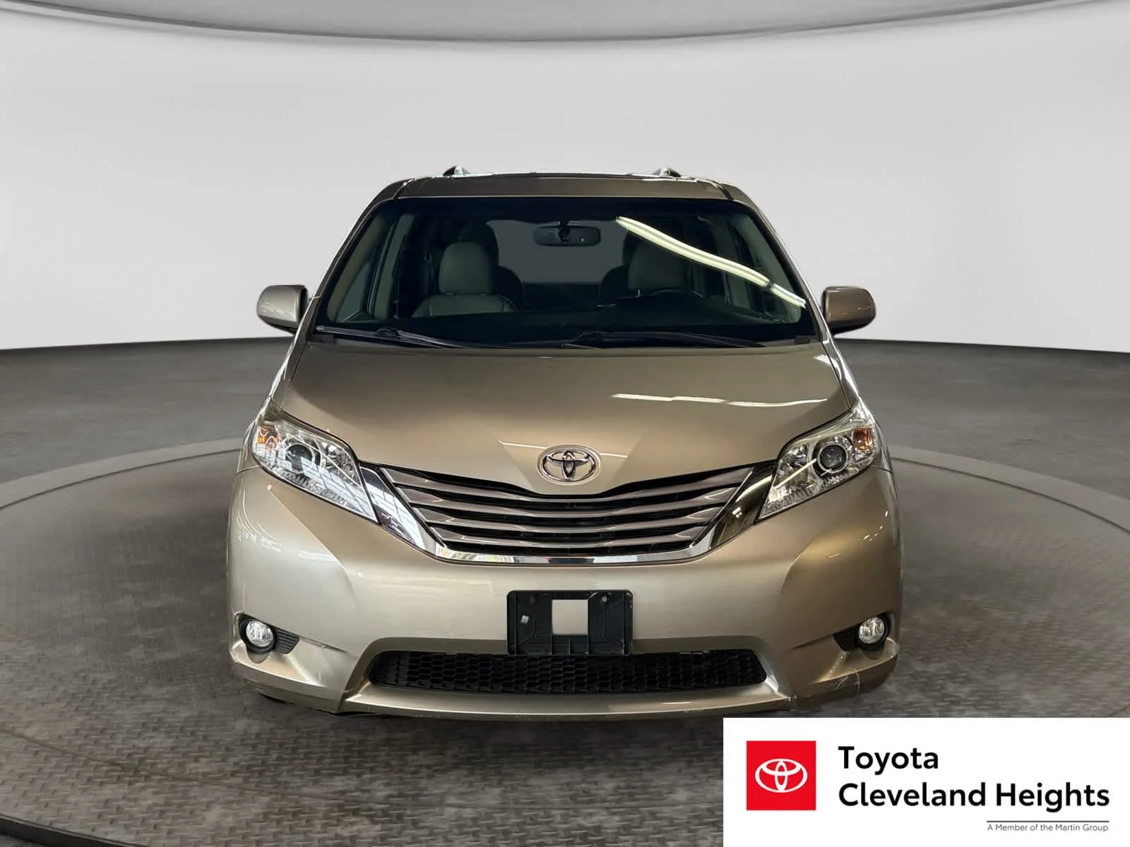 Used 2016 Toyota Sienna XLE with VIN 5TDDK3DCXGS139044 for sale in Cleveland Heights, OH