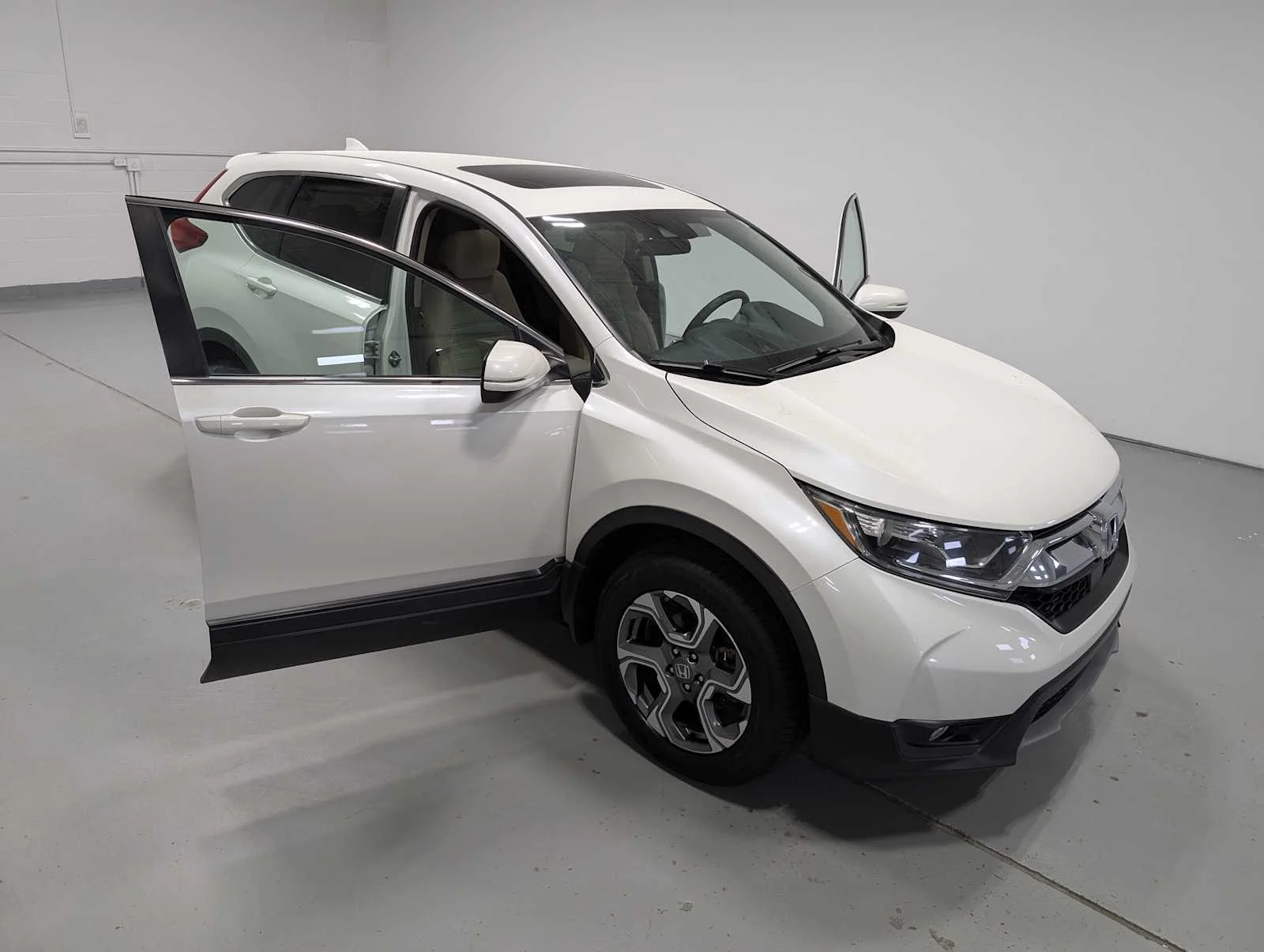 Used 2017 White Diamond Pearl Honda EX image 16