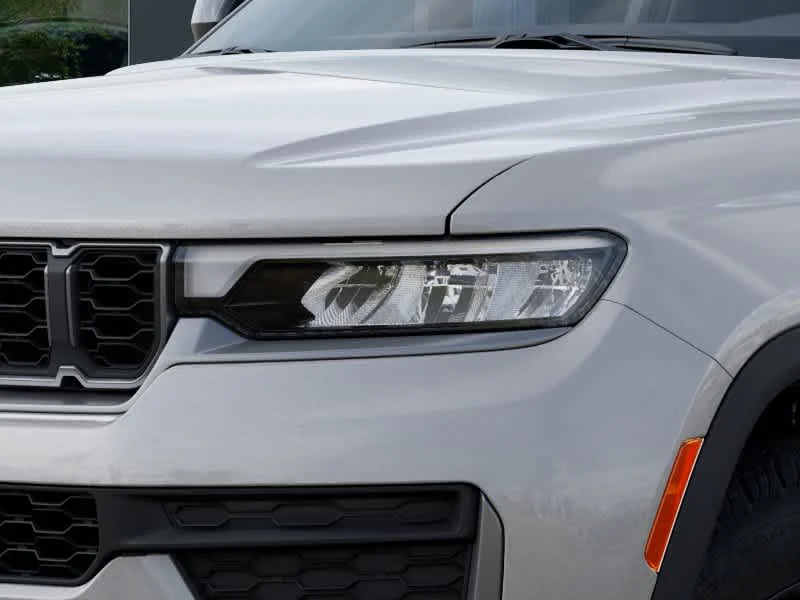 New 2026 Silver Zynith Jeep Laredo Altitude image 10