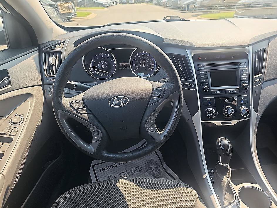 Used 2014 Pearl White Hyundai GLS image 16