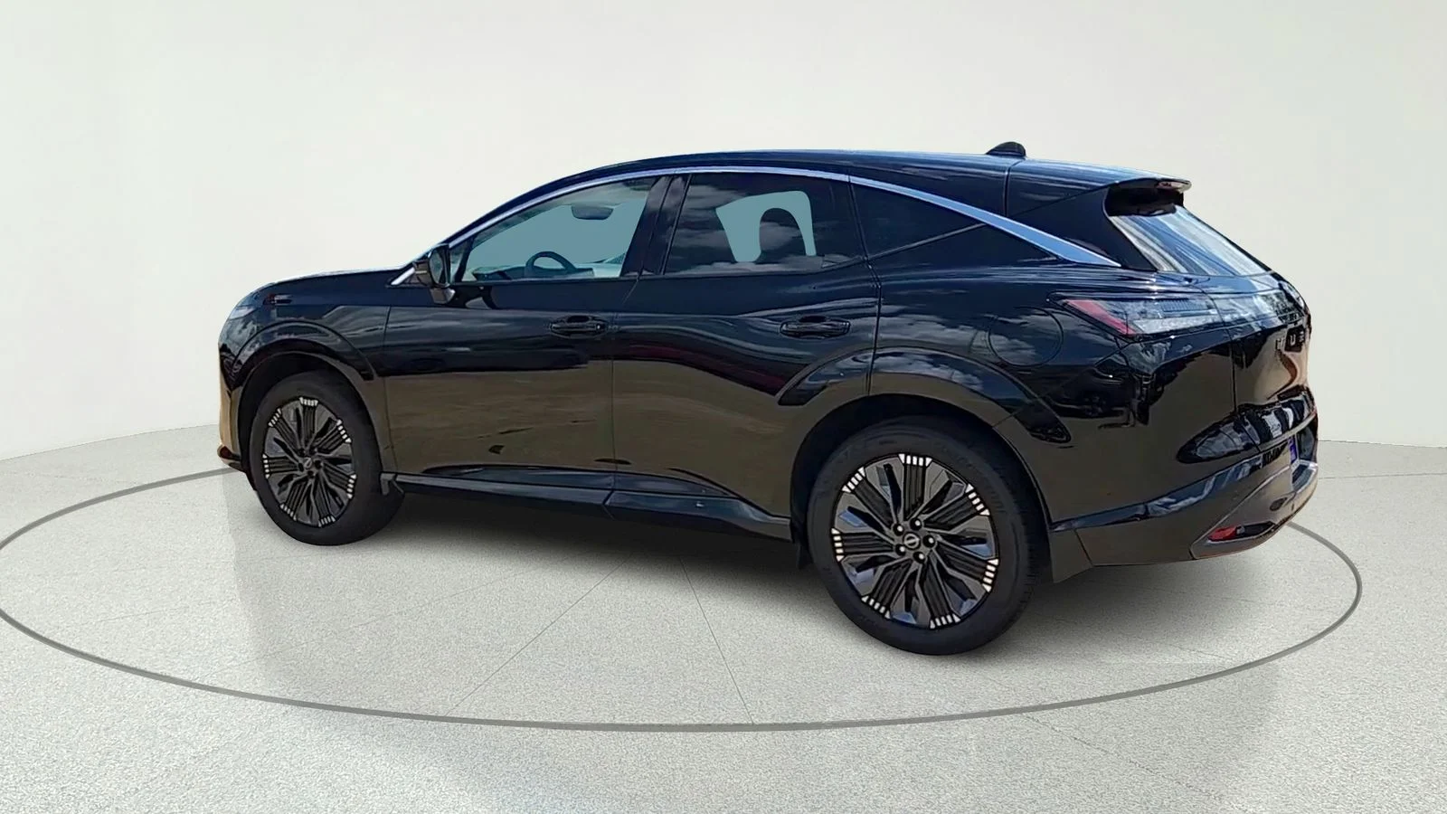 Used 2026 Black Nissan Platinum image 5
