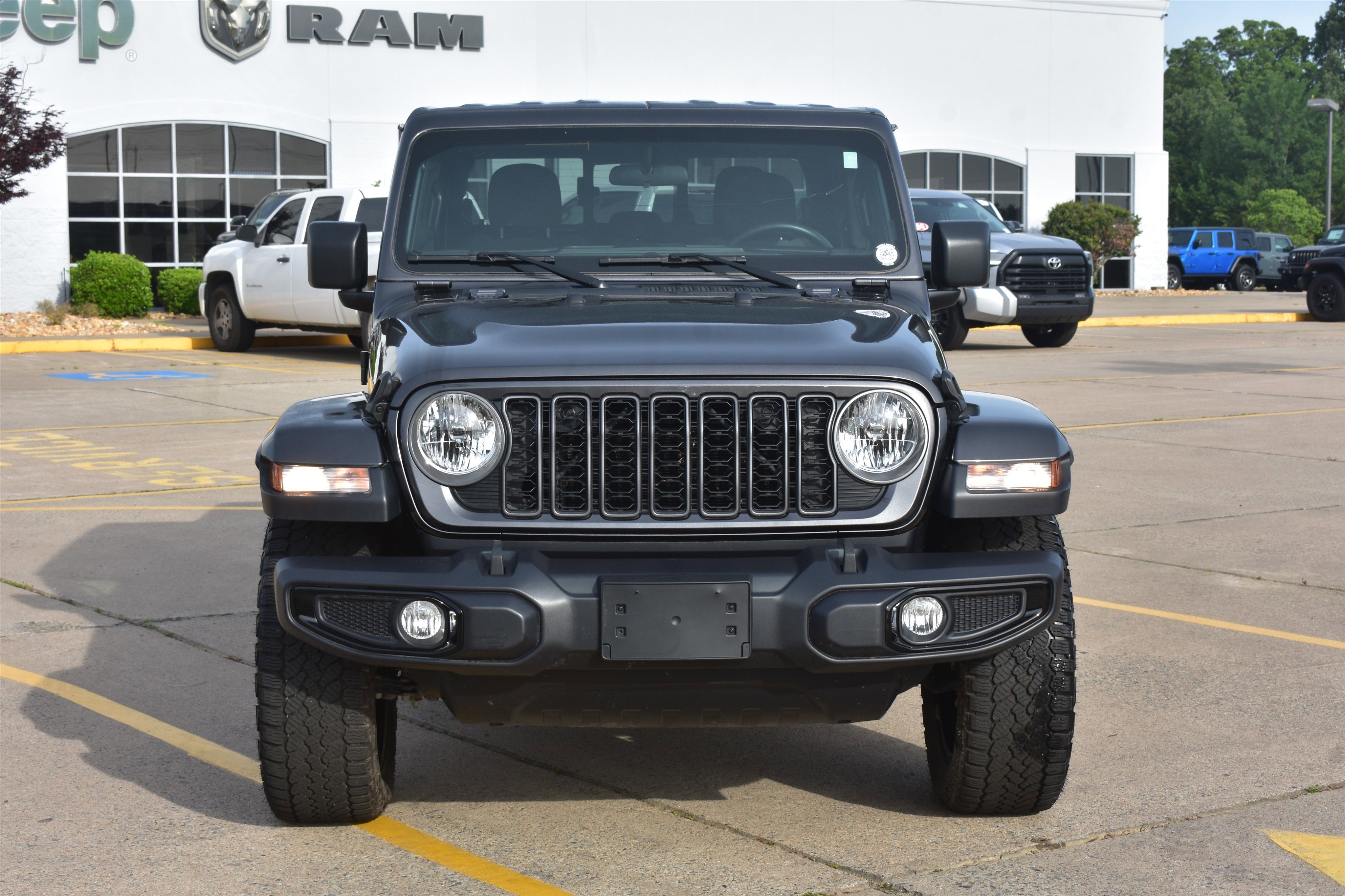 Used 2025 Jeep Gladiator Nighthawk with VIN 1C6PJTAG0SL508700 for sale in Little Rock