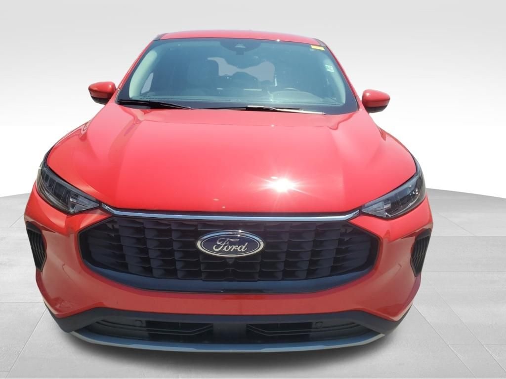 Used 2024 Red Ford Active image 10