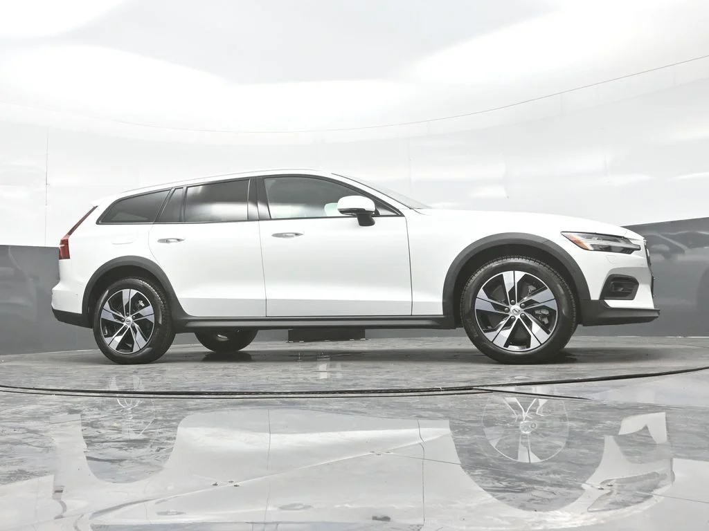 Certified Used 2026 Crystal White Volvo Plus image 26