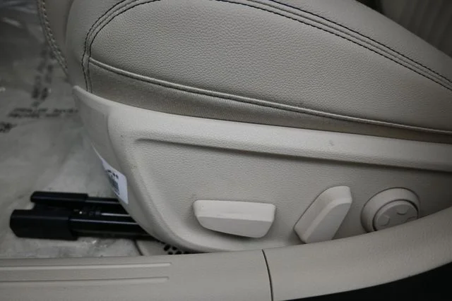 Used 2026 White Genesis 2.5T Prestige image 22