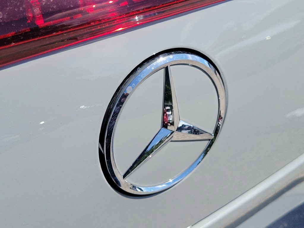 New 2027 MANUFAKTUR Alpine Grey Mercedes-Benz CLA 220 image 8