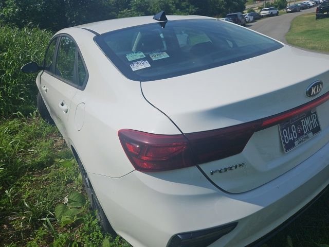 Used 2020 White Kia LXS image 5