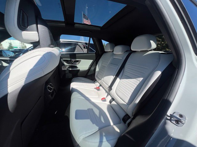 Used 2025  Mercedes-Benz GLC 350e image 25