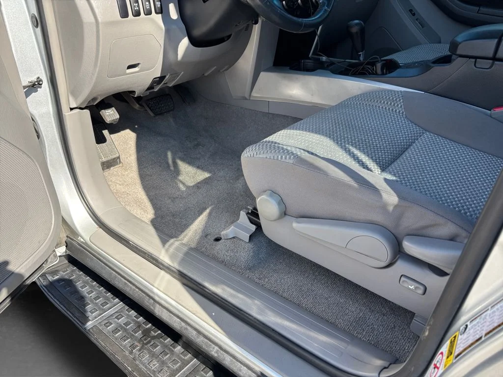 Used 2008 Silver Toyota SR5 image 35