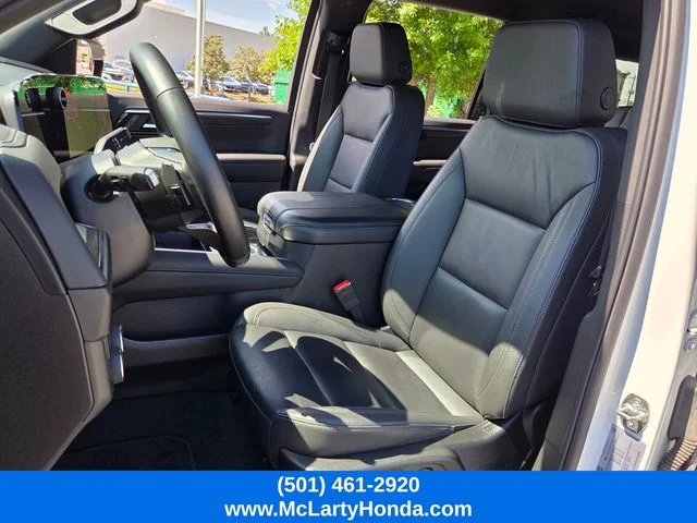 Used 2025 Summit White Chevrolet LT image 7