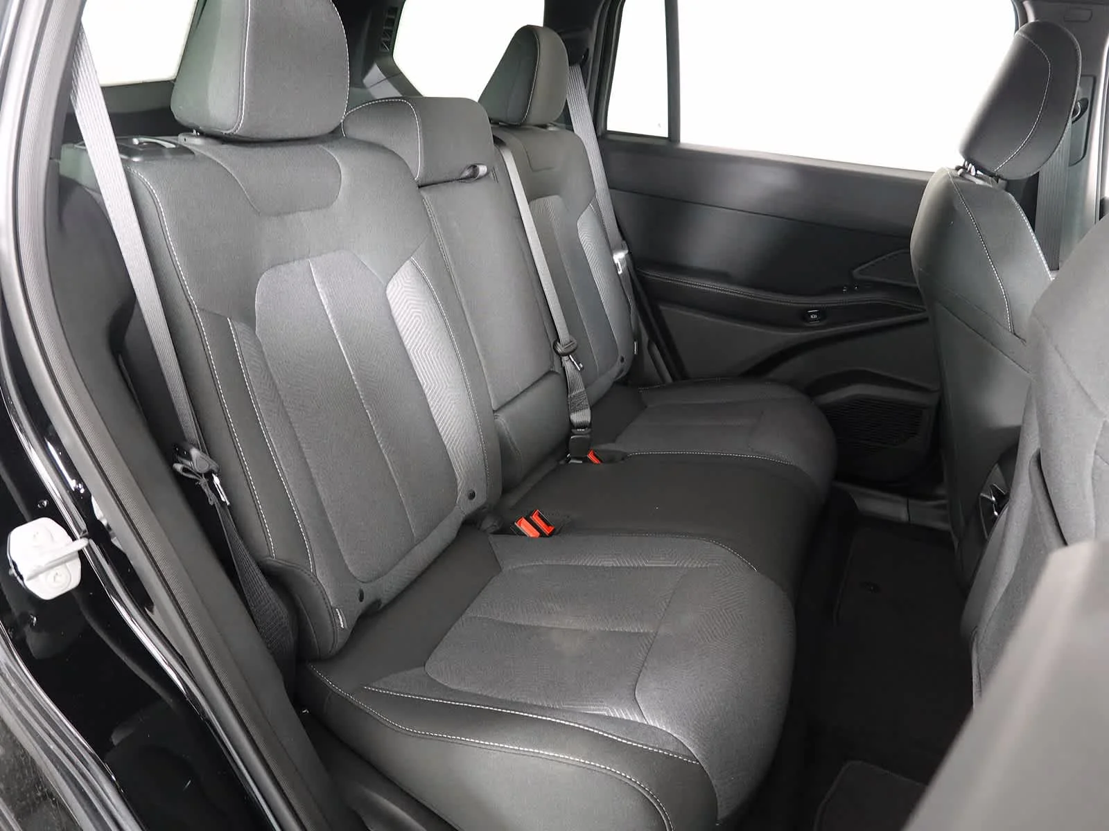 New 2026 Diamond Black Crystal Pearl-Coat Exterior Paint Jeep Laredo image 20