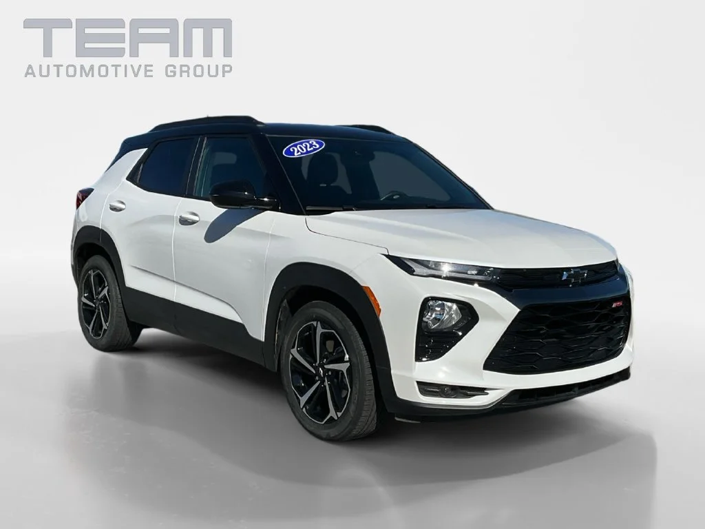 Used 2023 IRIDESCENT PEARL TRICOAT Chevrolet RS image 1