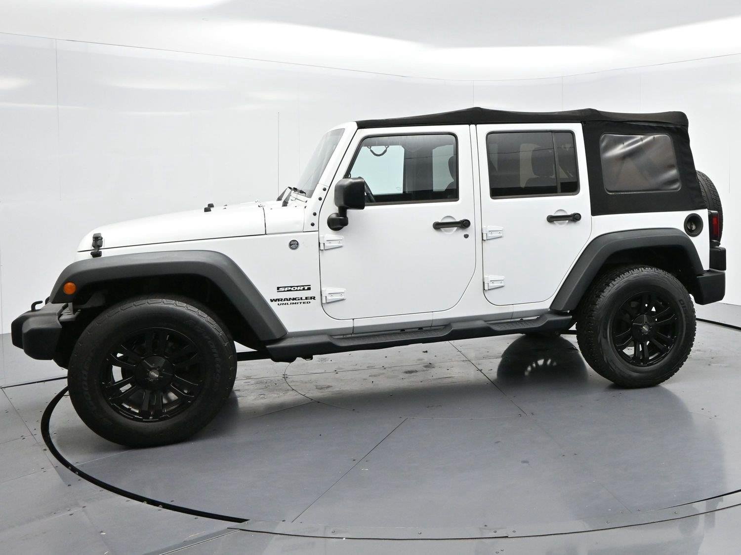 Used 2015 Bright White Clearcoat Jeep Sport image 4