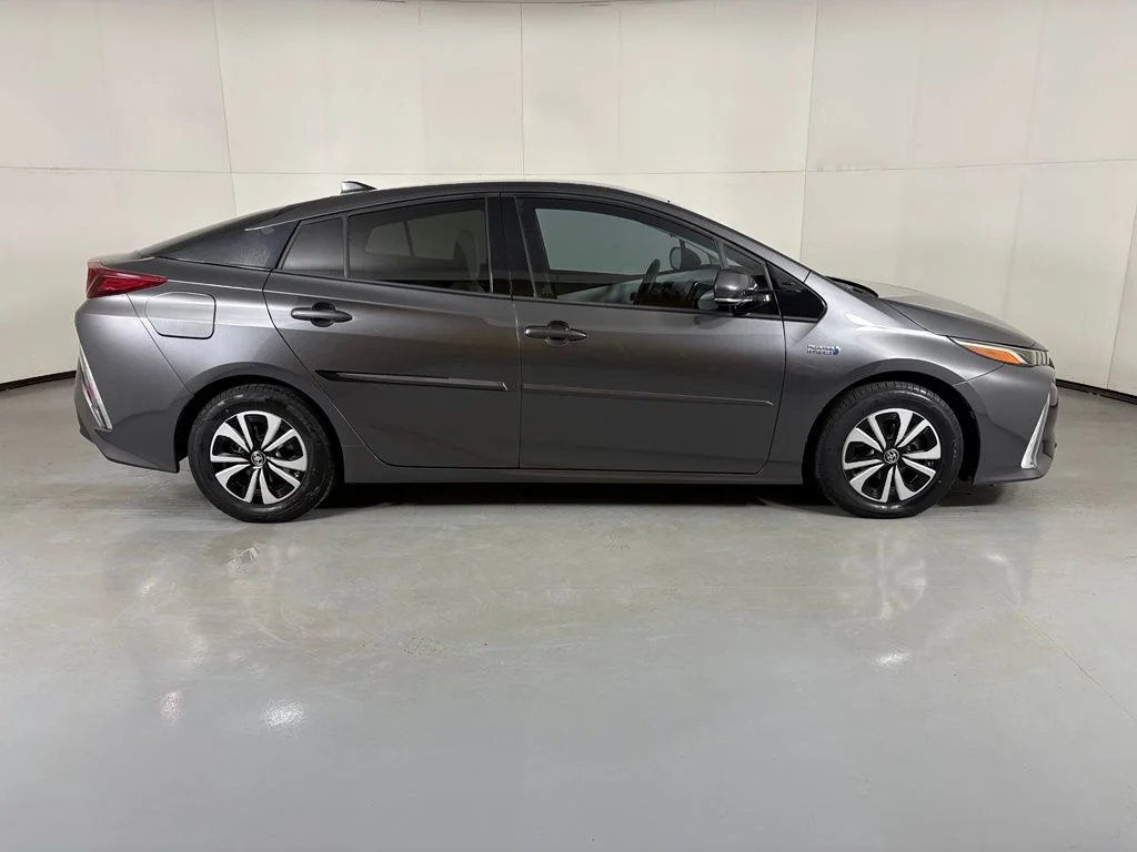 Used 2018 Gray Toyota Premium image 9