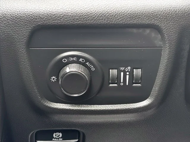 Used 2024 White Jeep Altitude image 20