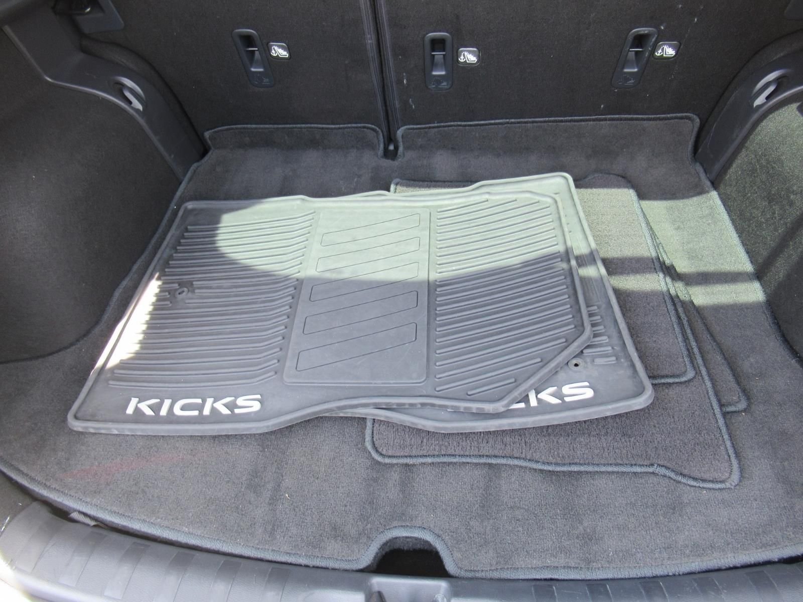 Used 2020 White Nissan SR image 34