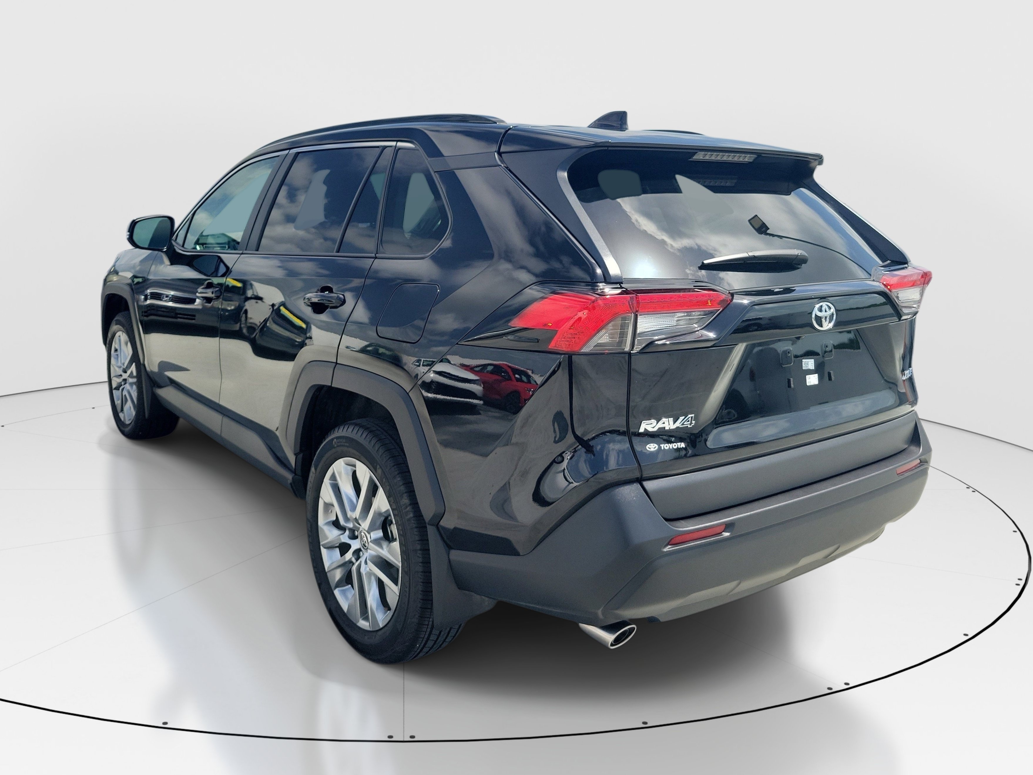 Certified Used 2025 Midnight Black Metallic Toyota XLE Premium image 4